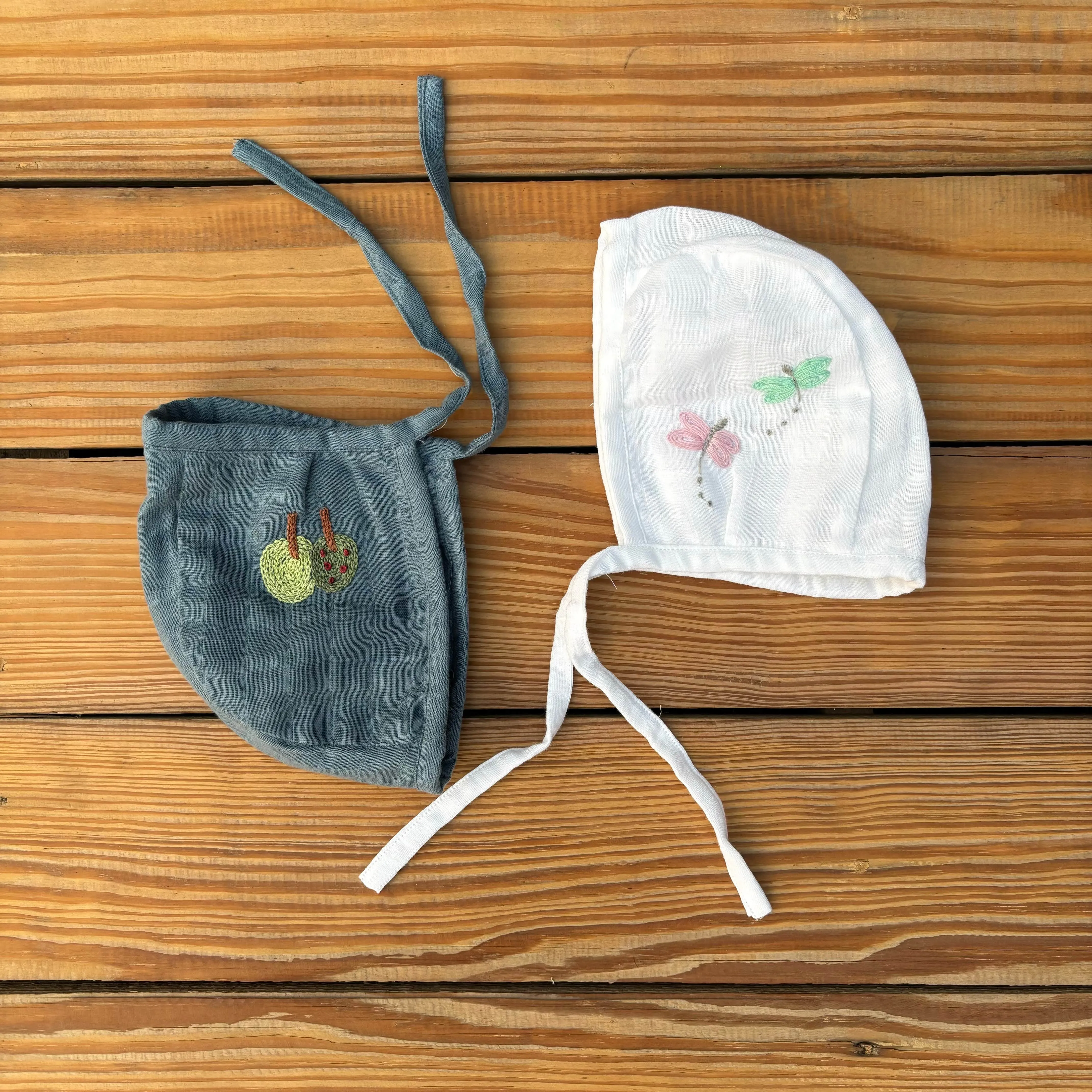 Muslin Newborn Bonnet Caps (Blue & White) Without Frills