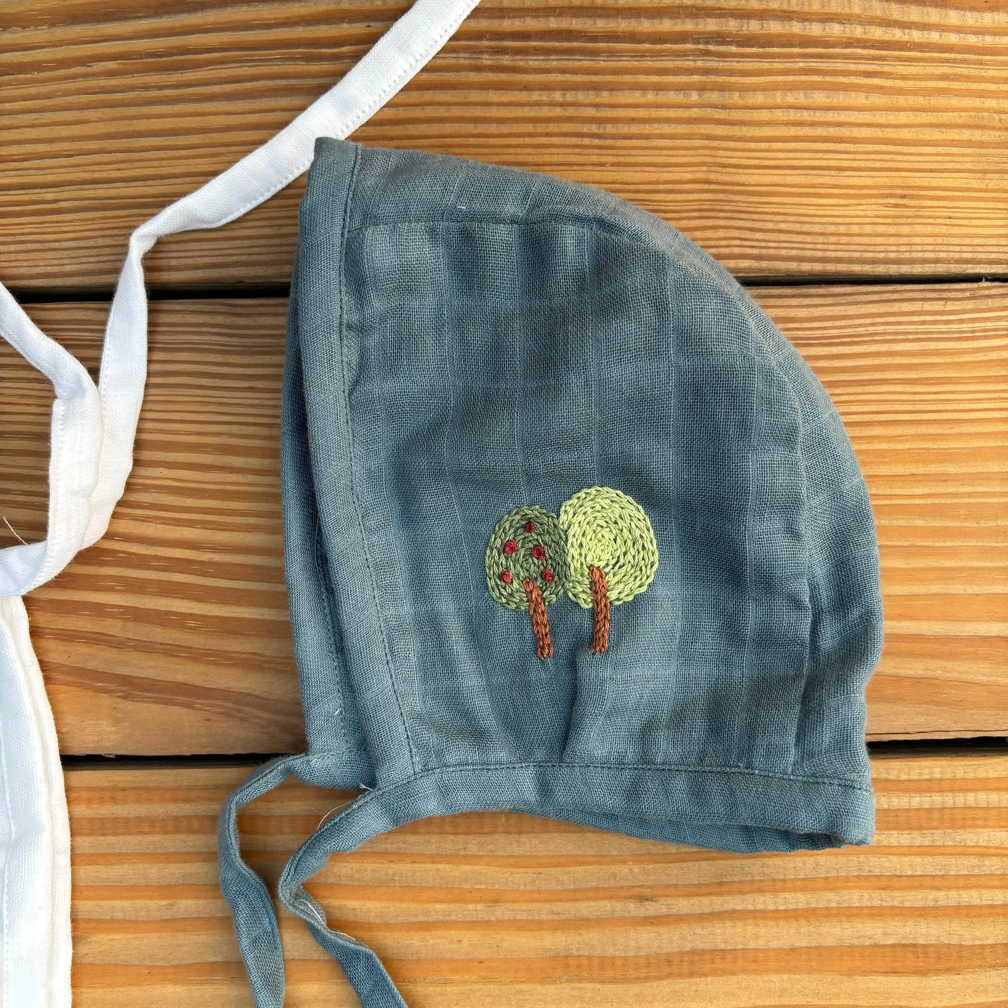 Muslin Newborn Bonnet Caps (Blue & White) Without Frills
